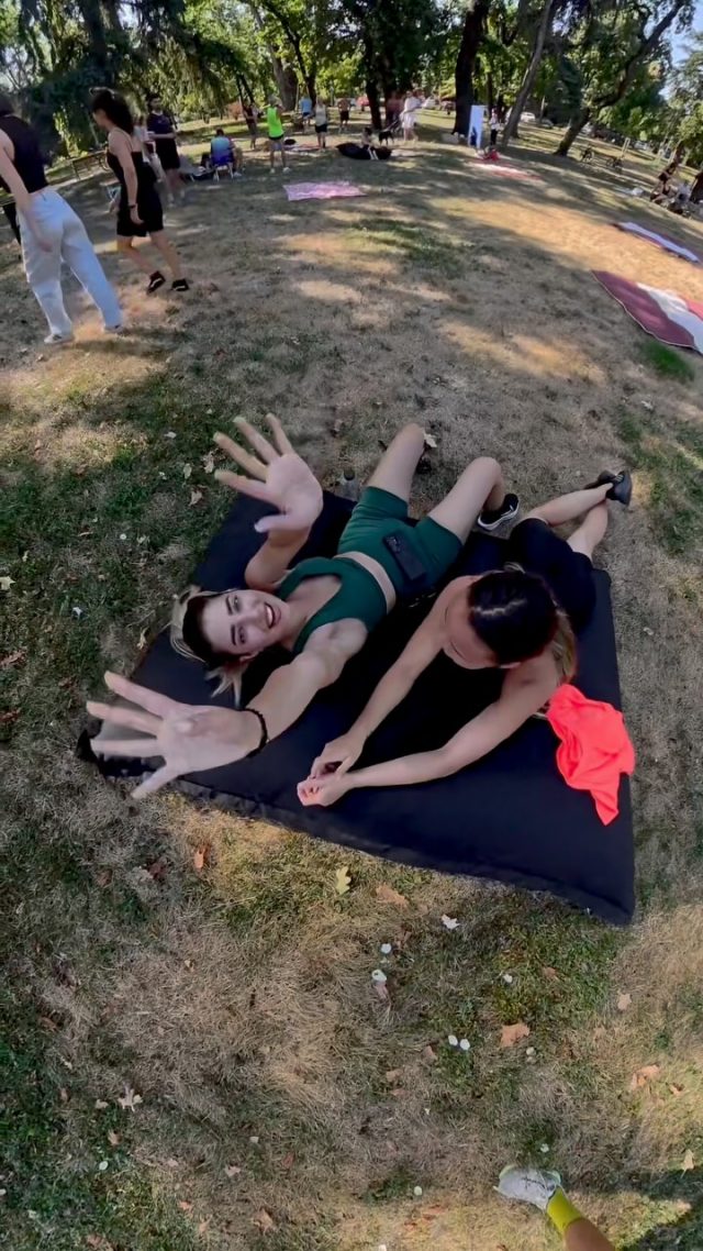 ❤️ Runuccino #130 x @unpicnic.tm ❤️

O zi atât de frumoasă, plină de zâmbete, energie mișto și oameni minunați. 🎉 

Un pic de muzică, un pic de povești, un pic de stat și azi putem spune și un pic de alergat! 🔥

Așa a fost tura de azi alături de cei de la @unpicnic.tm. Oameni faini, cu un proiect super tare! 🧺 

Mulțumim tuturor pentru susținere, pentru surpize, pentru absolut tot! 🤗 

@statia_de_cafea_marschall mega mulțu pentru că și dacă ajungem pe lună, voi tot găsiți o metodă să avem cafeluță! ☕️