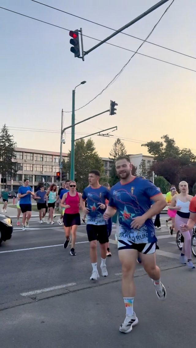 Dacă e joi e Runuccino X @libertymarathon. 😍 

Asta am tot spus toată vara, dar ce puțin a mai rămas până ne vedem la linia de start! 🎉 

Dragilor, e o plăcere să vă avem alături, să alergăm împreună și să stăm la povești! 🤗 

3-4 octombrie @libertymarathon 🔥

#runuccino #libertymarathon #community